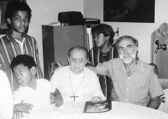 In Recife David Werner visited Father Heldar Camara, "pastor of the poor" and pioneer of liberation theology. The children are from a family home for abandoned and disabled children, run by father Eduardo Figueroa