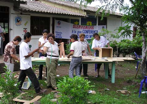 The hands-on workshop with Los Pipitos in Jinotepe.