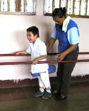 Evert walking more easily with foam between his legs.