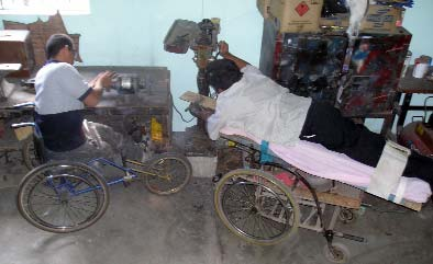 Here Jesus and Jaime (on the gurney) work in the PROJIMO Coyotitan wheelchair shop. Jesus, who has spina bifida, first came to PROJIMO as a young boy and although he is almost blind, he is now a hard and very capable worker. It is Jesus you will see elsewhere in this newsletter, doing a handstand on his wheelchair and the parallel bars.