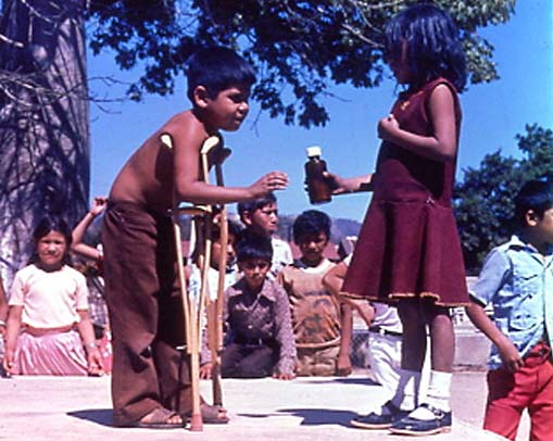 In Sinaloa, Mexico, children use role plays to learn about disability. Here the girl asks Pedro to open a jar for her, saying, "Because you use crutches, you have such strong hands." And he opens it easily.