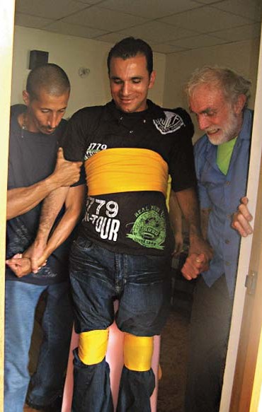 Amazingly, León Darío was able to lift his body weight off the floor and was able to take his first steps in 12 years.