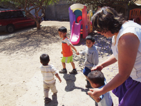 the children help each other responsibly and naturally, following Doña Coco’s loving example.