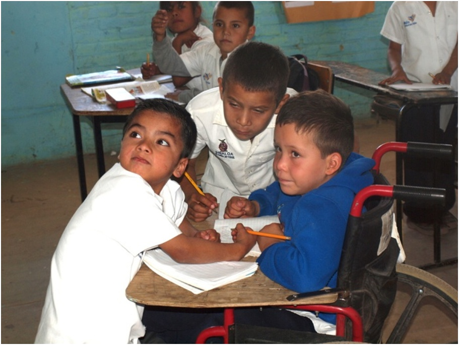 Here they help him copy in his notebook what the teacher wrote on the blackboard.