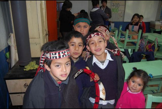Mapuche children at an assembly concerning indigenous rights.