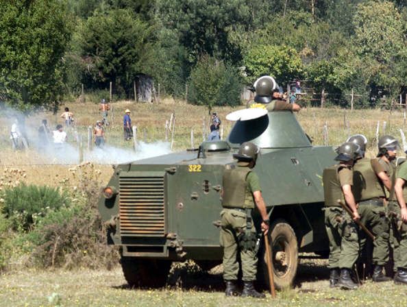 Argentine military opens fire on Mapuche farmers.