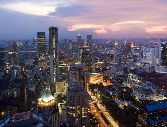 Thailand prides itself as Asia’s only country never to have been colonized by the Western powers. But the Bangkok metropolis, now with 20 million people (1/3 of the country’s population), makes one wonder.