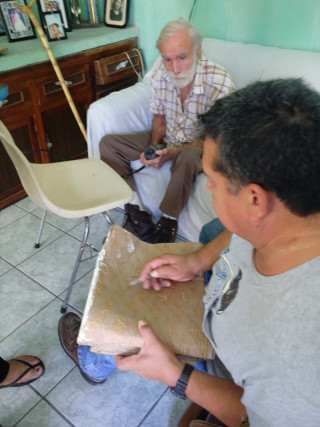 Sergio draws a ring on the cardboard.