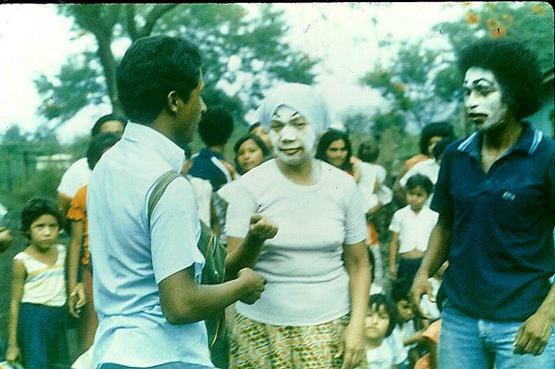 4. The brigadista explains  to them that the vaccines will protect their children against dangerous diseases such as polio, whooping cough, tetanus and measles.